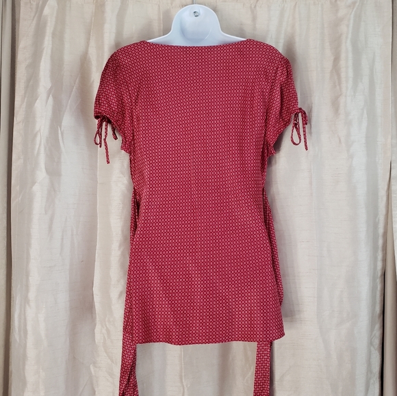 NWOT Express red geometric print silk  tie back blouse top Womens Medium - Picture 6 of 7